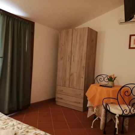 B&B 8380 Saturnia Terme Esterno foto